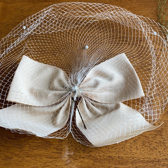 Vintage Hair accessories w/ bows in tan and green - Picture 5 of 5